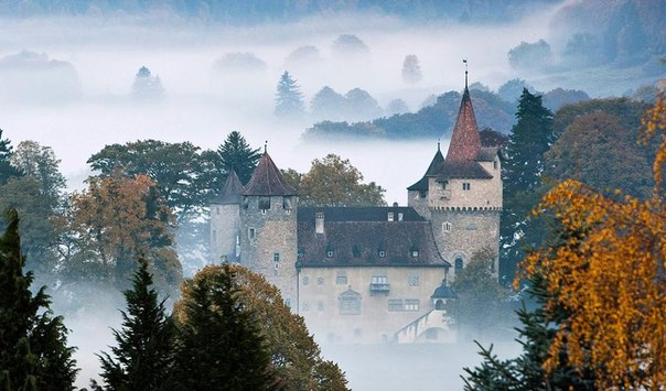 Раннее утро близ замка Марчинса в Игисе, долина Рейна. Швейцария