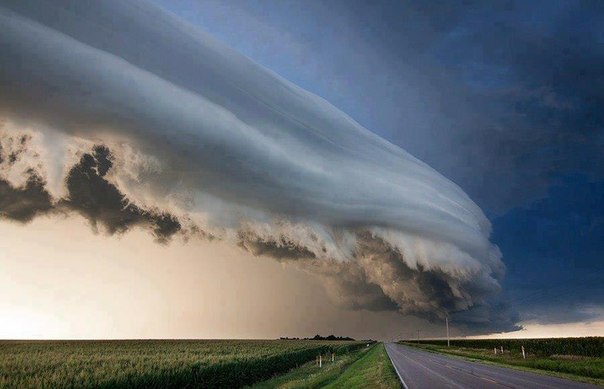 Штормовые облака причудливой формы, штат Небраска, США.
