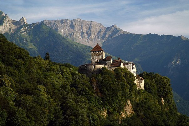 Замок Вадуц — замок в Лихтенштейне, официальная резиденция князя, получивший название по городу Вадуц, на холме над которым он расположен.
