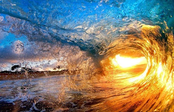 Волна на фоне заката, Гавайи