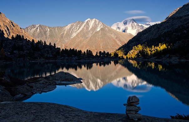 Дарашколь (в переводе с алтайского — «Красивое озеро») — высокогорное озеро в Алтайских горах. Расположено в Усть-Коксинском районе Республики Алтай. 