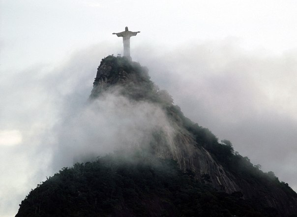 Статуя Христа-Искупителя, Бразилия.