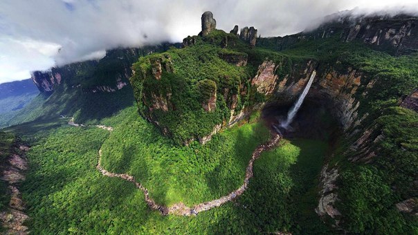 Водопад Дракон, Венесуэла.