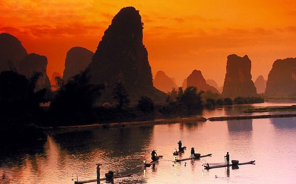 Река Лицзян или просто река Ли - одна из самых чистых рек Китая, жемчужина гуйлиньского пейзажа.