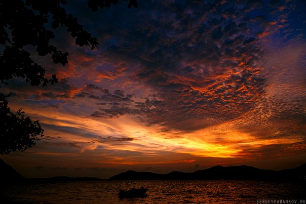 Сказочный закат над Пхукетом, Тайланд.