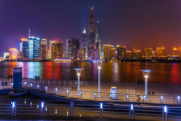 Шанха́й — крупнейший город Китая и первый по численности населения город мира. Расположен в дельте реки Янцзы на востоке Китая.