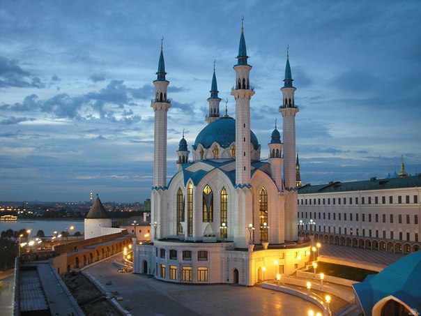 Кул Шариф — главная соборная мечеть республики Татарстан и Казани. Расположена на территории Казанского кремля.