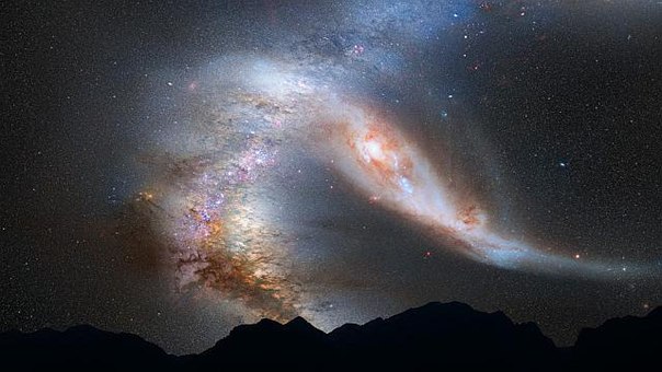Иллюстрация НАСА показывает как будет выглядеть ночное небо через четыре миллиарда лет, когда галактика Андромеда начнет столкновение с нашей галактикой. Слева Млечный путь справа Андромеда.