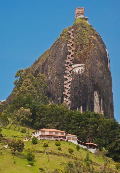 Скала Эль Пеньон де Гуатапе, Колумбия.
