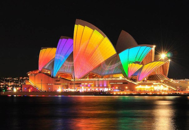 Фестиваль света в Сиднее, Австралия.