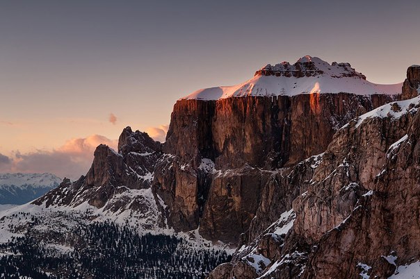 Селла — горный массив в Доломитовых Альпах в северной Италии.