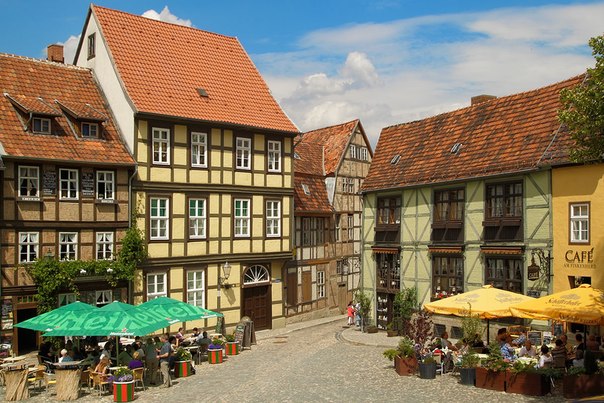 Кведлинбург — древний город в земле Саксония-Анхальт. В 1995 году Старый город внесён в список мирового культурного и природного наследия ЮНЕСКО. В состав городского центра включено более 1600 домов, возраст которых превышает 600 лет.
