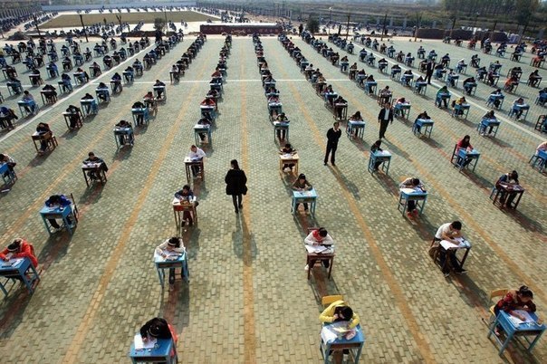 Экзамен в средней школе китайского города Вухан.
