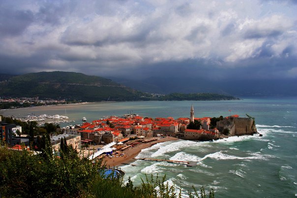 Будва — город в Черногории, расположенный в центральной части адриатического побережья страны.