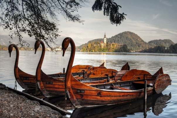 Лодки на озере Блед, Словения.