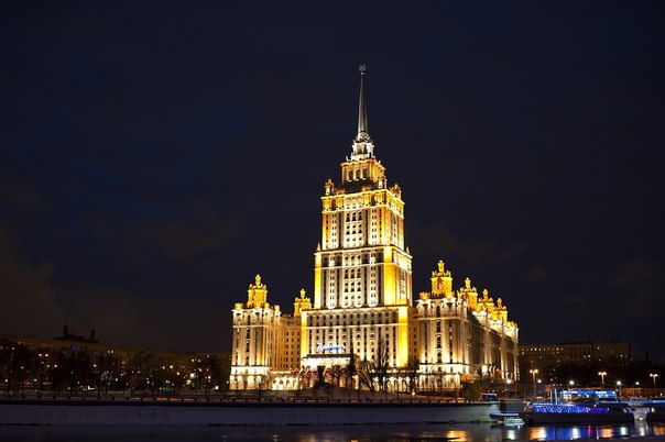 «Сталинские высотки» — семь высотных зданий («семь сестёр»), построенных в Москве в конце 1940-х — начале 1950-х годов. Высотные здания являются вершиной послевоенного « советского ар-деко» в городской архитектуре, они должны были стать окружением так и не возведённого Дворца Советов.