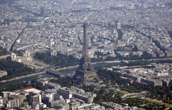 Париж с высоты птичьего полёта
