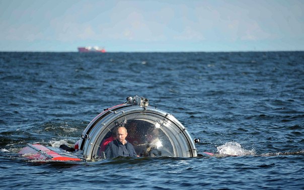 Владимир Путин прибыл 15 июля 2013 на остров Гогланд в Балтийском море и совершил погружение на подводном аппарате C-Explorer 5 к месту обнаружения парусно-винтового фрегата Балтийского флота «Олег», затонувшего в 1869 году. 