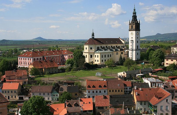 Кафедральный собор Святого Стефана с колокольней в Литомержице, Чехия.