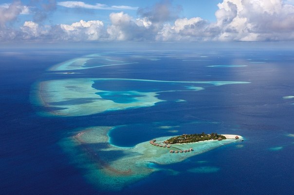 Обитаемый остров, Мальдивы. В состав Мальдив входит 1190 островов, вытянутых в Индийском океане с севера на юг почти на тысячу километров. Только около 200 островов населены, остальные – необитаемые.