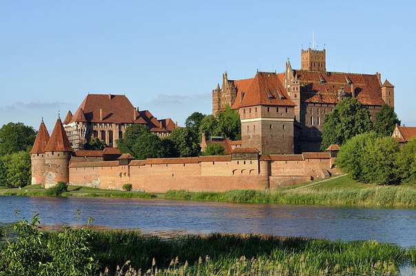 Замок Мариенбург в Польше.