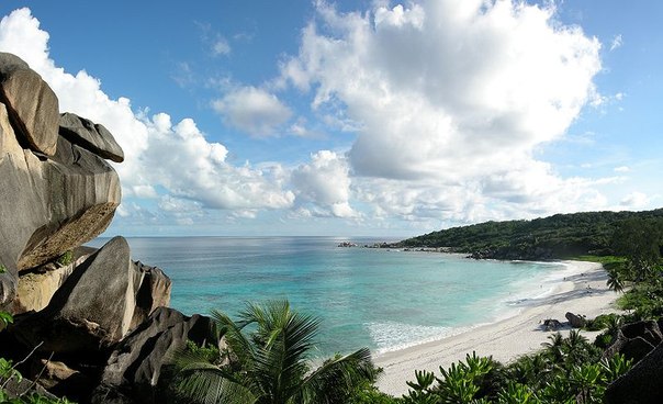 Пляж на острове Ла Диг, Сейшелы.