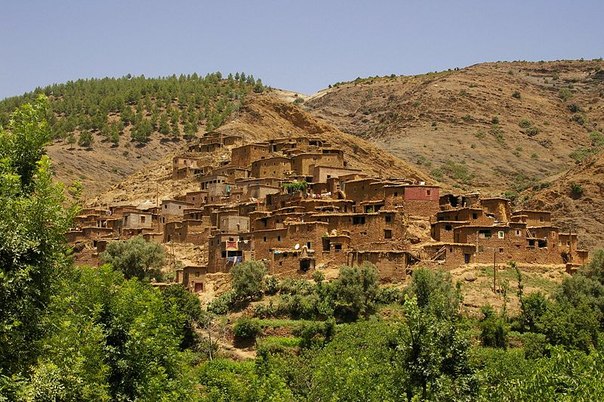 Берберская деревня в долине Ourika, Марокко.