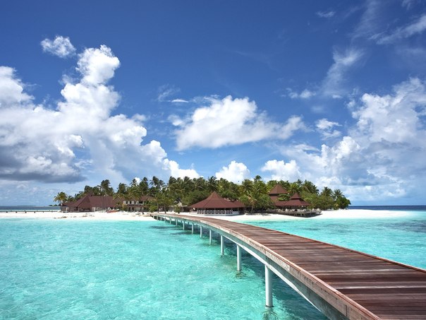 Чистые воды и ясное небо Мальдивских островов