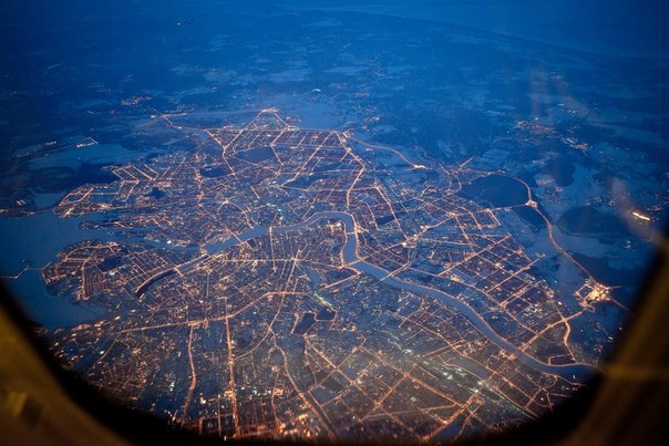 Вид на огни ночного Санкт-Петербурга, Россия