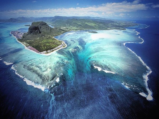 Захватывающая иллюзия подводного водопада