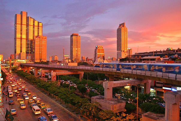 Заход Солнца в Бангкоке, Тайланд.
