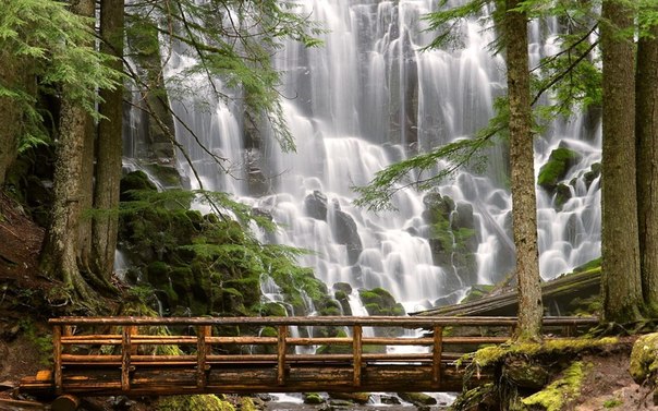 Водопад Рамона, западная сторона горы Худ, штат Орегон, США
