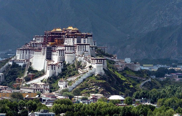 Дворец Потала в городе Лхаса, Тибет