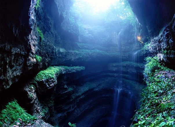 Пещера Ласточек — пещера карстового происхождения в Мексике, в штате Сан-Луис-Потоси.