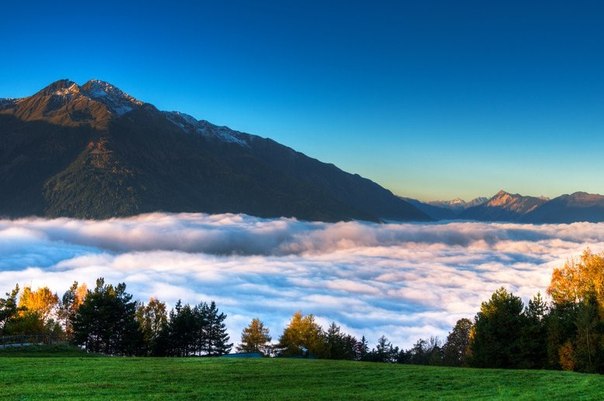 Облачное утро в горах, Тельфс, Австрия.