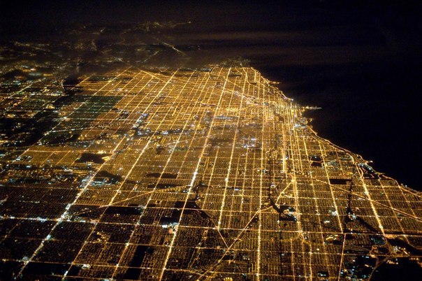 Ночной Чикаго, вид с борта самолета.