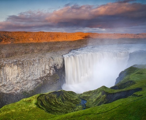 Деттифосс — водопад на реке Йёкульсау-ау-Фьёдлум в северо- восточной Исландии, самый мощный в Европе.