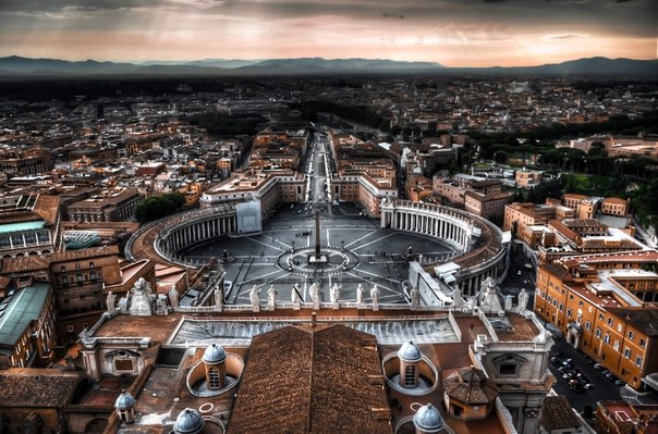 Ватикан— карликовое государство- анклав внутри территории Рима.