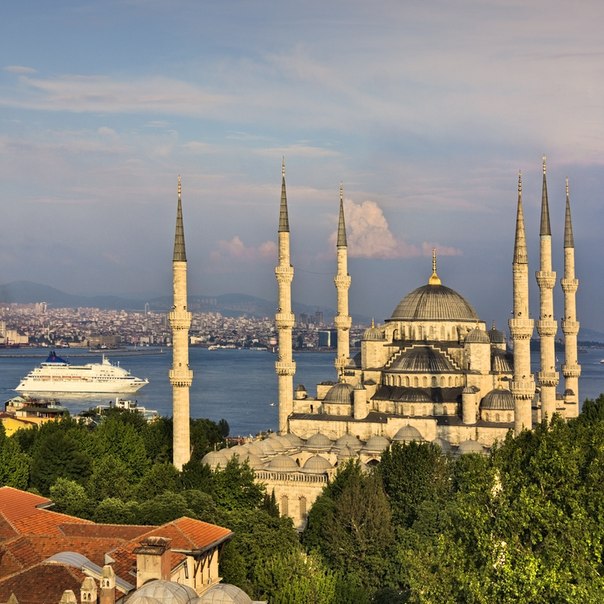 Мечеть Султанахмет — первая по величине и одна из самых красивых мечетей Стамбула.