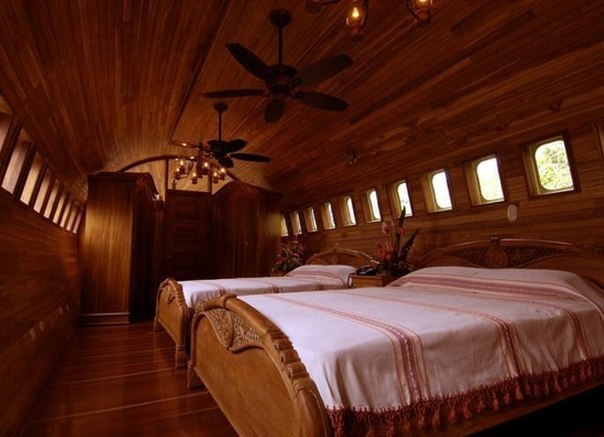 Расположенный в тропическому лесу с видом на Тихий океан, отель Costa Verde на Коста-Рике - один из самых уникальных отелей мира. Он построен в фюзеляже Boeing 727 1965 года выпуска.