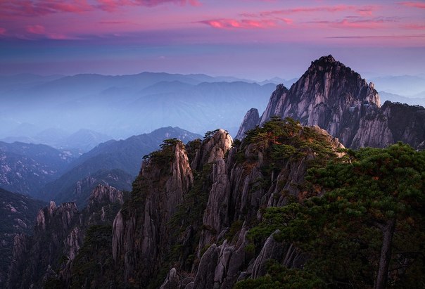 Хуаншань — горная гряда в провинции Аньхой в восточной части Китая.