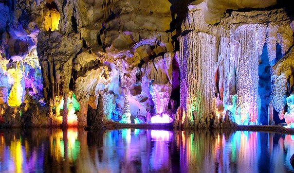 Пещера тростниковой флейты, Китай.
