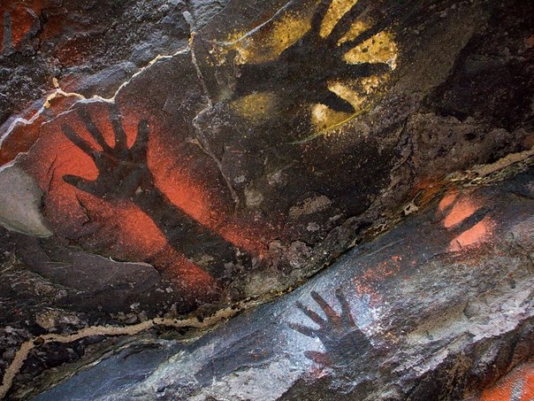 Росписи в пещере, Папуа Новая Гвинея. 