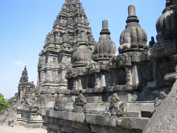 Храмовый комплекс Прамбанан в Индонезии