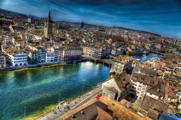 Цюрих — город на северо-востоке Швейцарии, расположен на берегу Цюрихского озера.