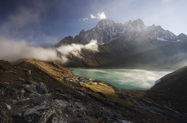 Гокио-Ри — гора высотой 5483 м в районе Джомолунгмы, Непал.