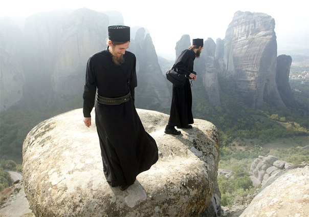 Монахи. Монастыри Метеоры, Греция.