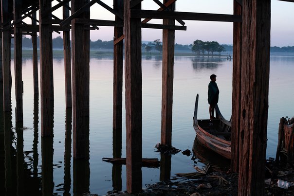 «Бирманский мальчик на лодке».