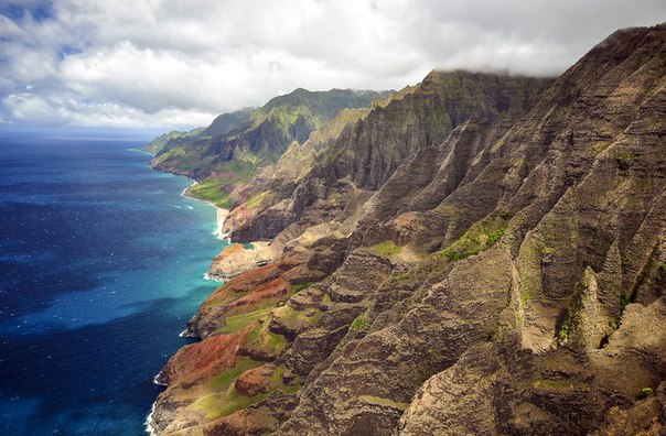 Неприступные скалы побережья На-Пали, Гавайи. 
