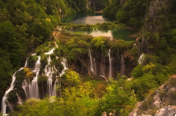 Плитвицкие озёра — национальный парк в Хорватии, расположенный в центральной части страны.